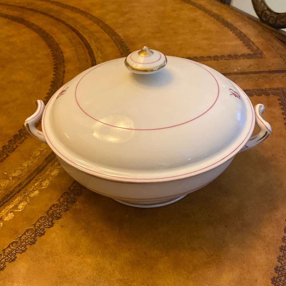 Charming covered serving piece!